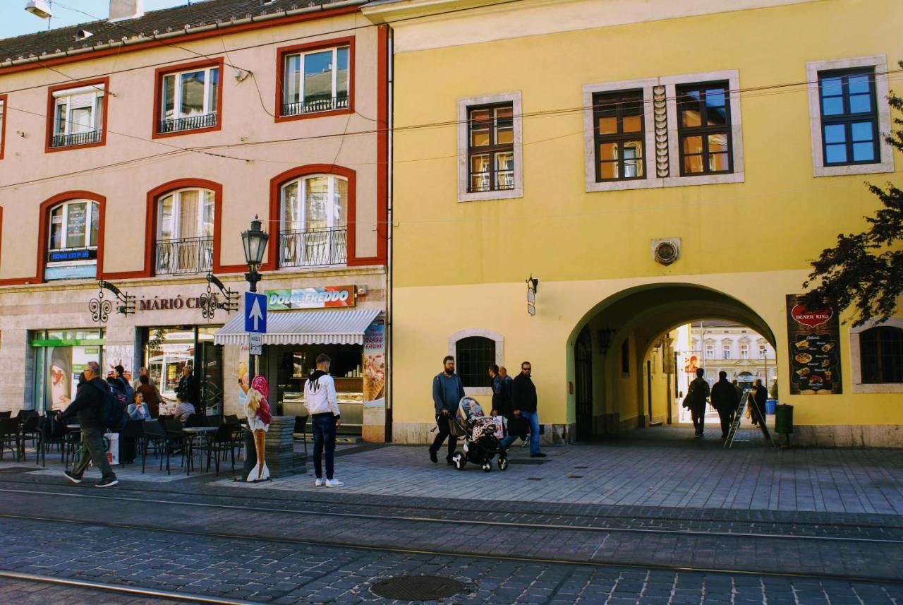 Parva Villa Miskolc Exteriör bild